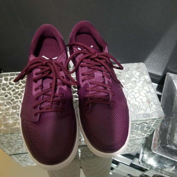 NWT Nike Air Jordan 1 Retro Bordeaux - Picture 3 of 5